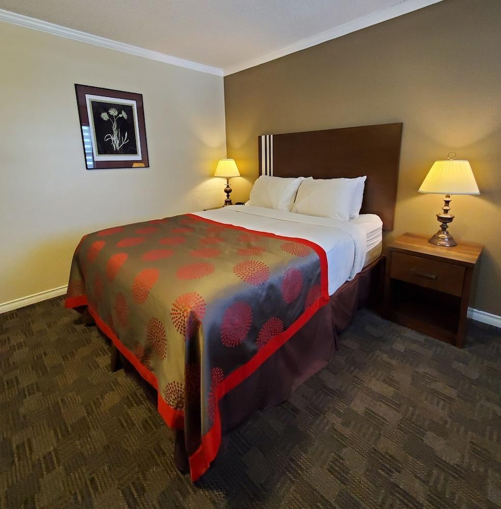 Grand Forks Inn Kültér fotó
