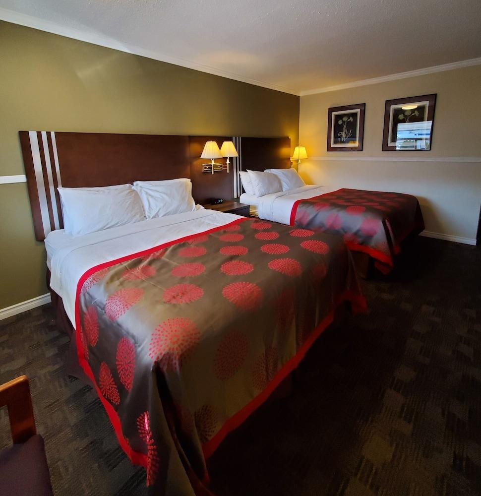 Grand Forks Inn Kültér fotó
