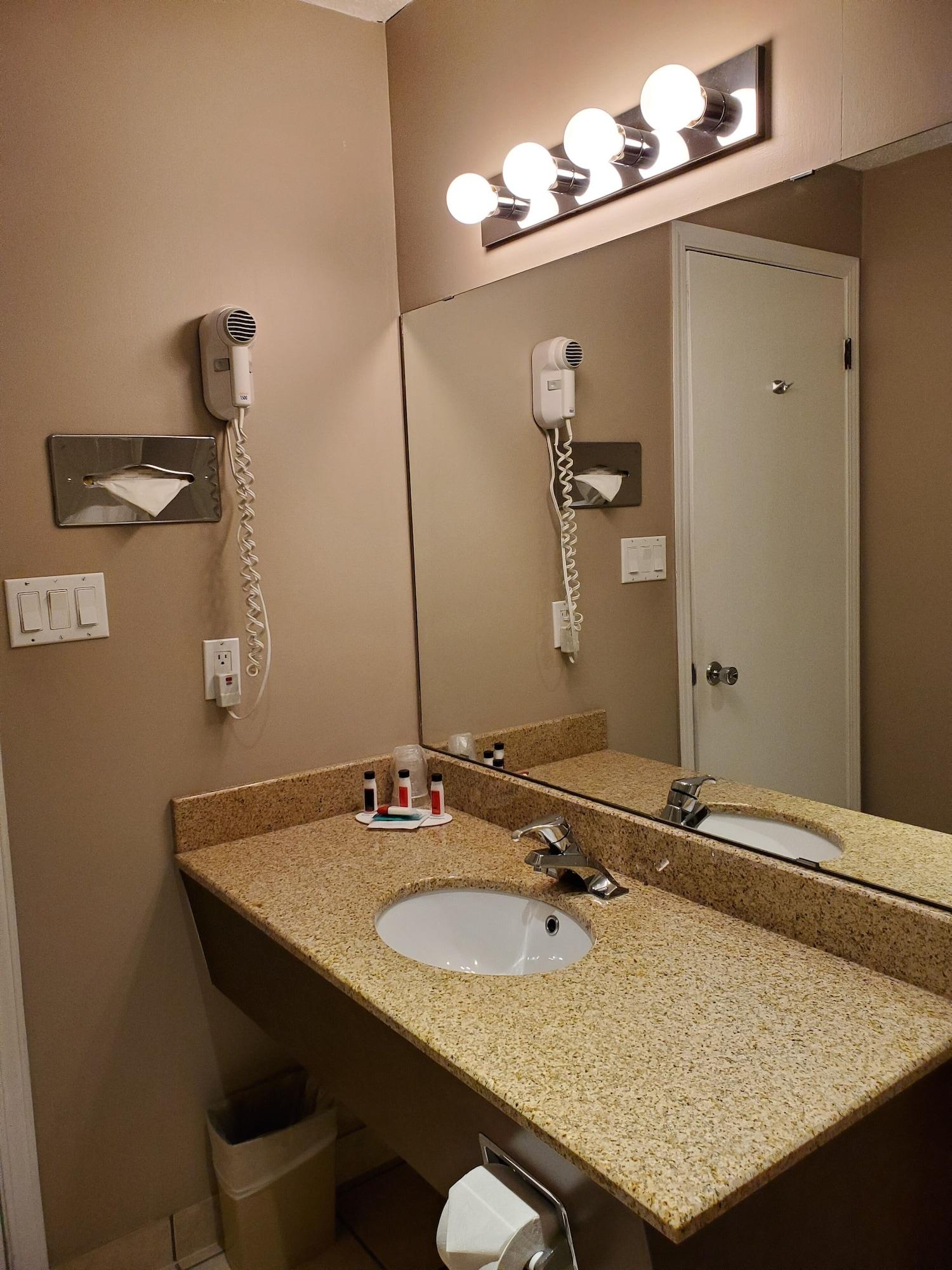 Grand Forks Inn Kültér fotó